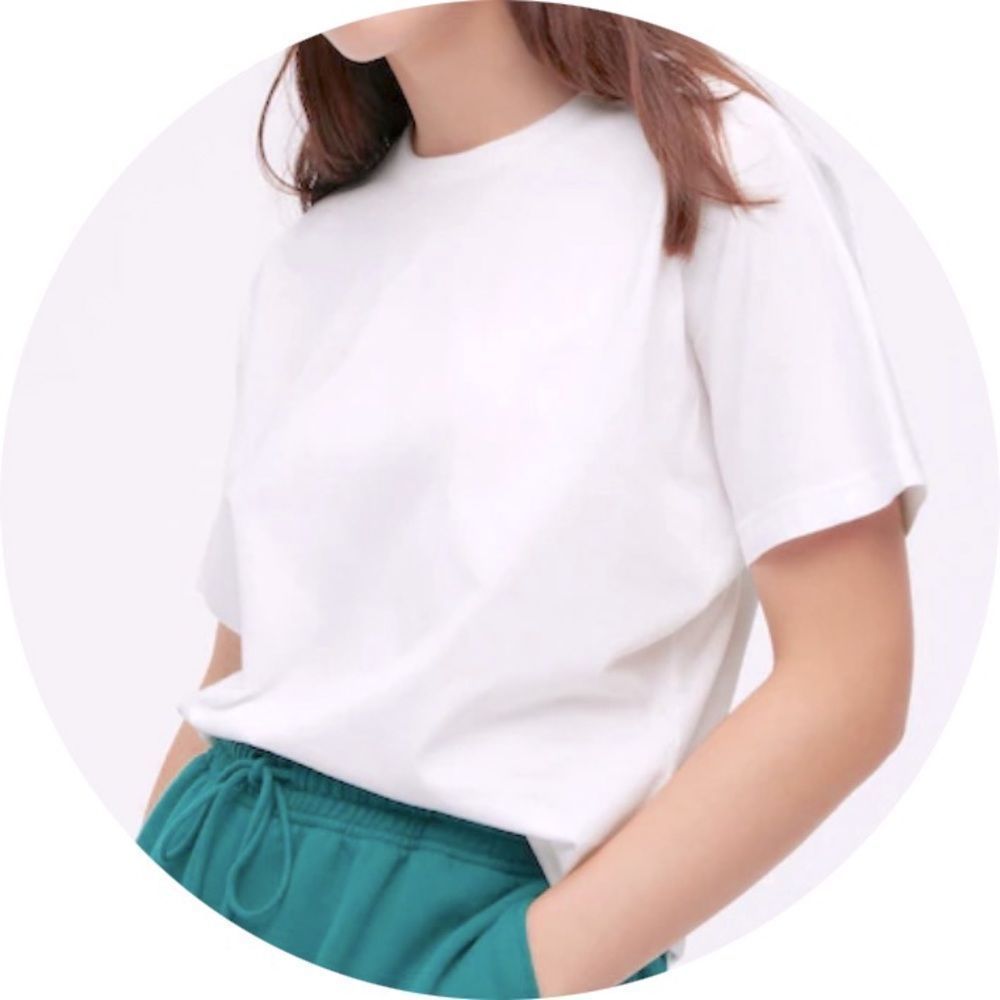 Uniqlo White T
